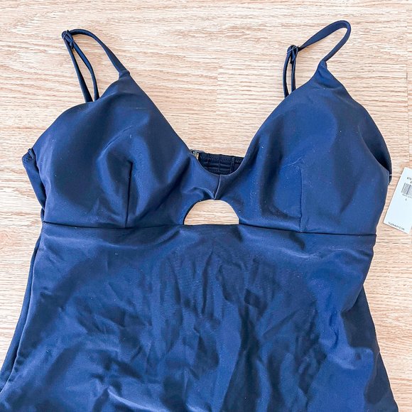NWT Women's Swimsuit - Old Navy size Large - Picture 4 of 8